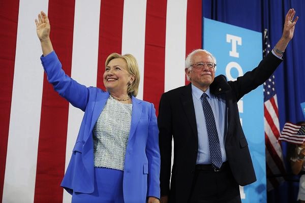 The Clinton Team Wants Everyone To Know Bernie Sanders Likes His “Private Jets”