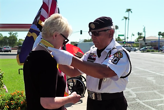 Vietnam Vet Presents Medal To Cindy McCain