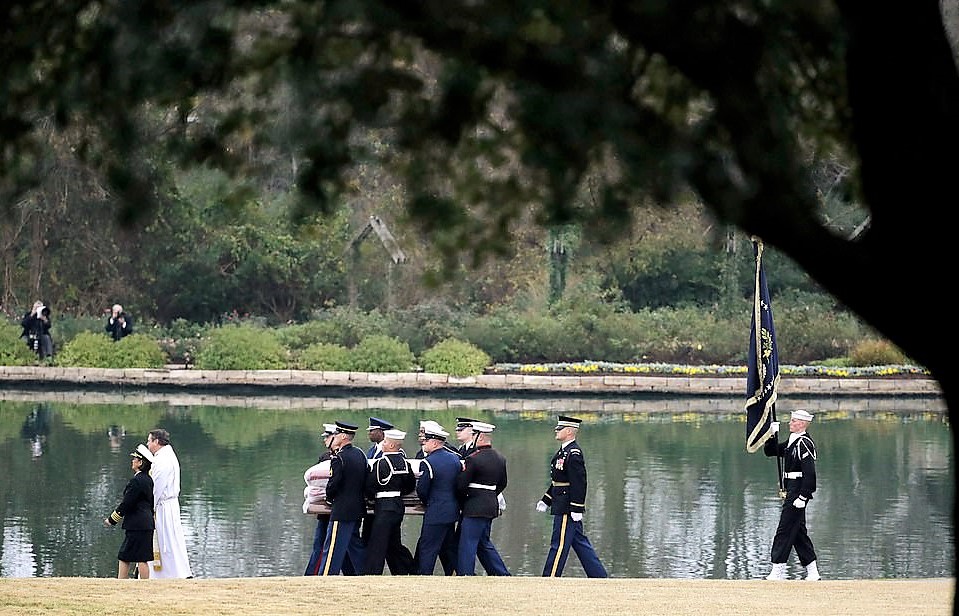 George Bush Arrives At Final Resting Place – Thousands Of Texans Welcome Him Home