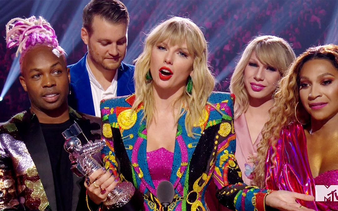 Taylor Swift Takes Swipe At Trump During VIDEO OF THE YEAR Acceptance Speech