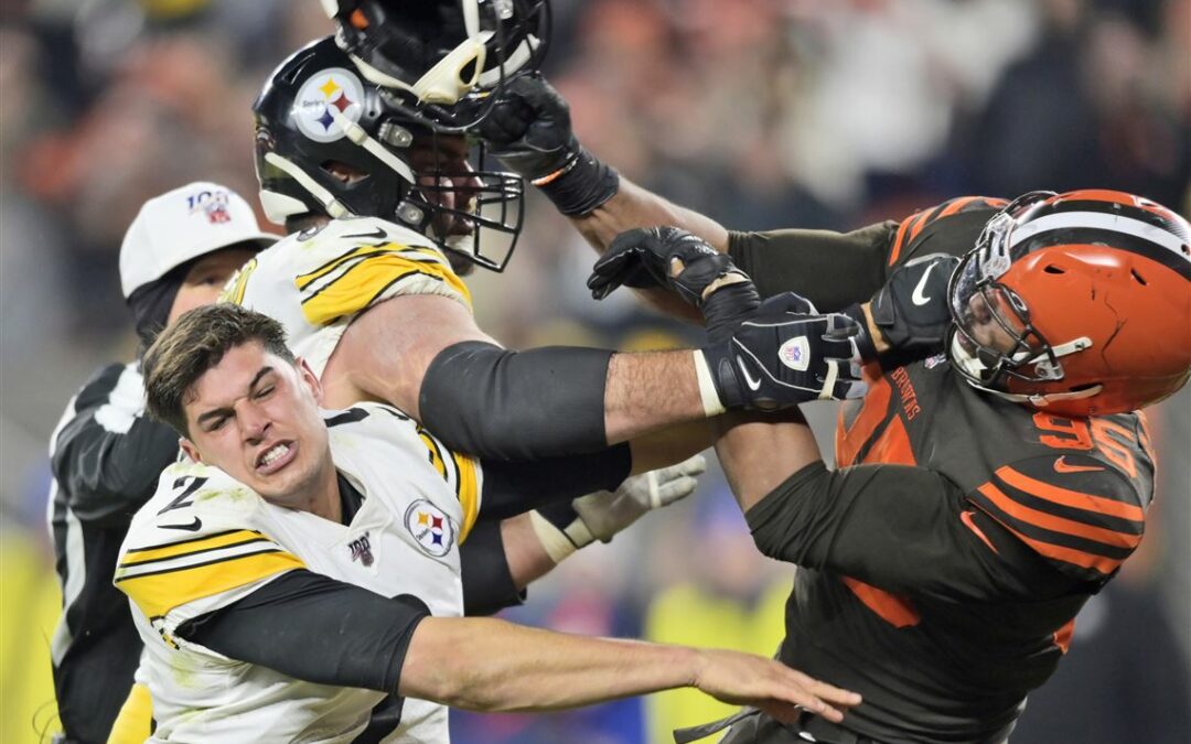 NFL VIOLENCE – Browns Player Uses Helmet As WEAPON – “This Is Barbaric Is What This Is”