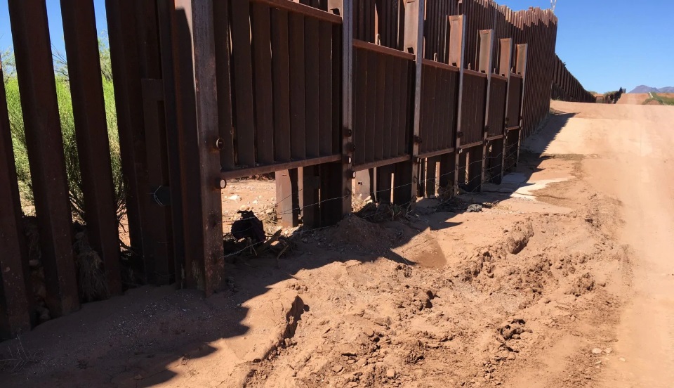 Trump's Border Wall VULNERABLE To Flash Floods - Gates MUST Be Left ...