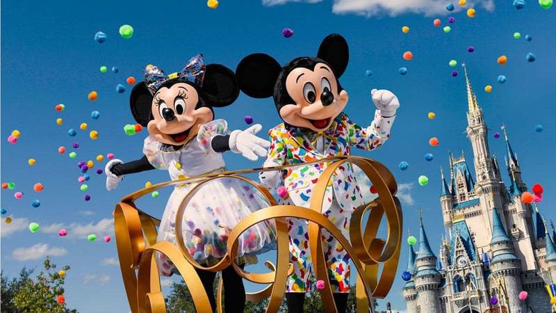 Disneyland & Disney World CLOSE Due To Coronavirus Concerns