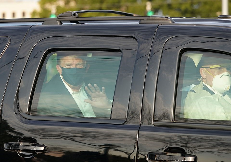 Coronavirus Patient Trump REFUSES To Quarantine – Rounds Up Motorcade To Wave At Supporters
