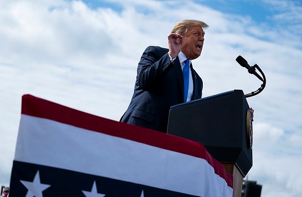 Trump Attacks Fauci At Rally – Supporters Boo America’s TOP Coronavirus Doctor